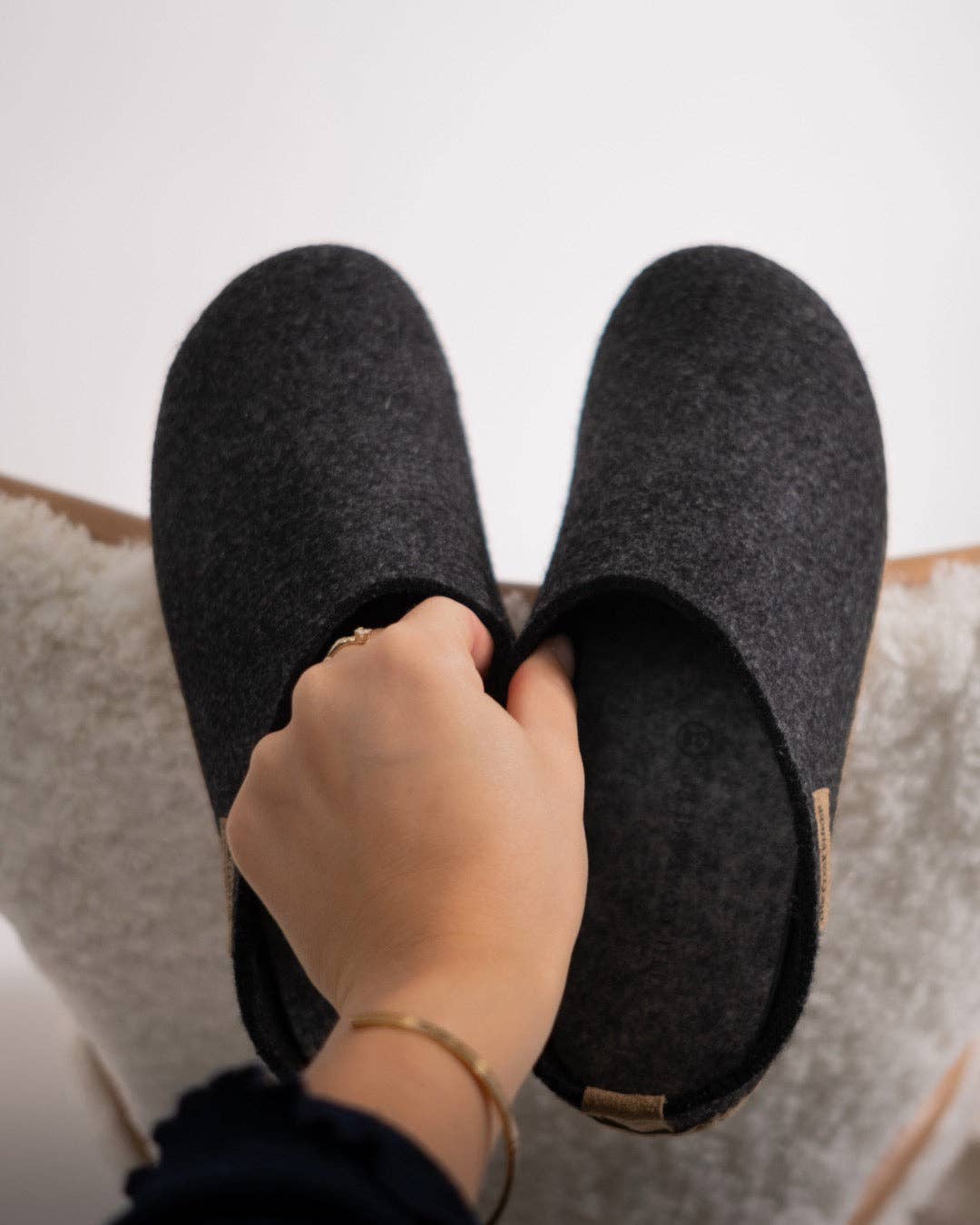 Felted slippers with rubber sole — Dark Grey: 45