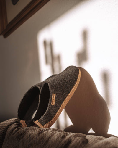 Felted slippers with leather sole — Dark grey: 46